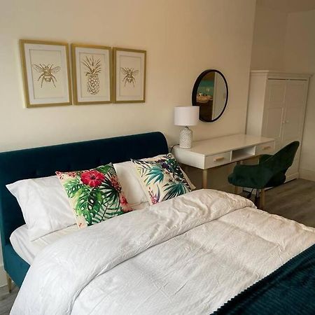 Stunning And Spacious 2Bed Flat In Central Woking Eksteriør bilde