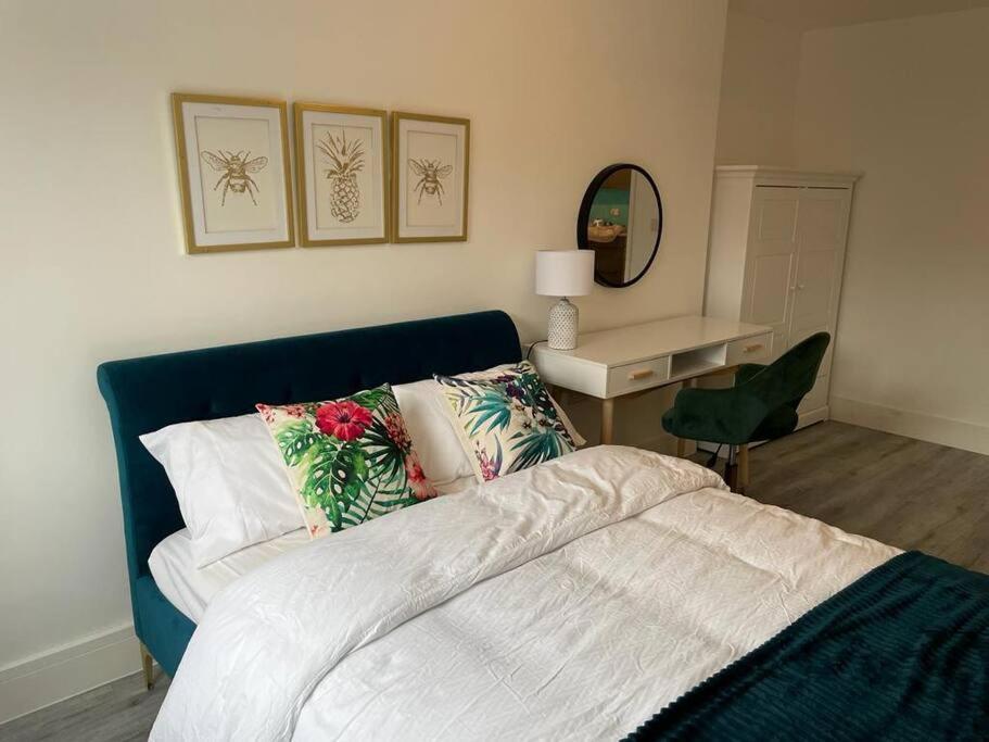 Stunning And Spacious 2Bed Flat In Central Woking Eksteriør bilde
