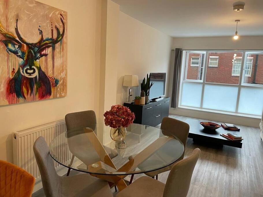 Stunning And Spacious 2Bed Flat In Central Woking Eksteriør bilde