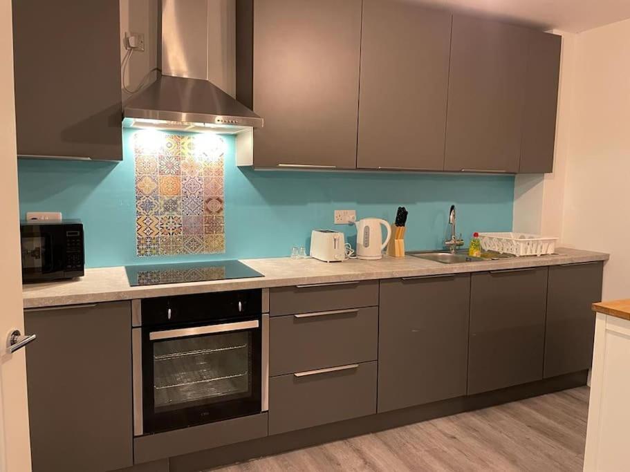 Stunning And Spacious 2Bed Flat In Central Woking Eksteriør bilde
