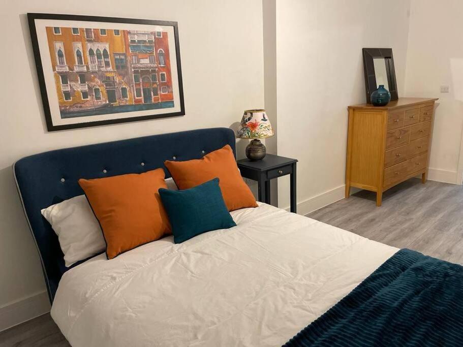 Stunning And Spacious 2Bed Flat In Central Woking Eksteriør bilde