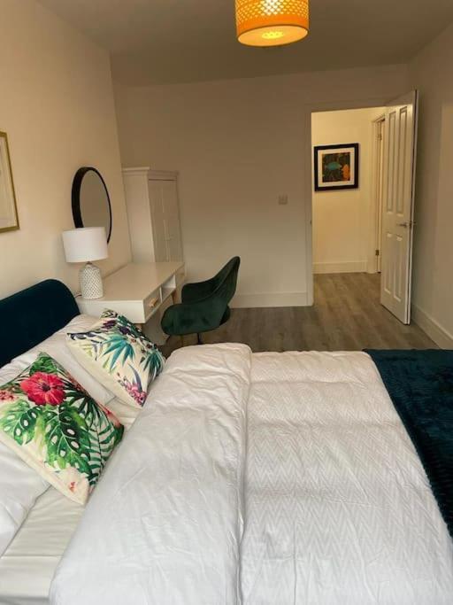 Stunning And Spacious 2Bed Flat In Central Woking Eksteriør bilde