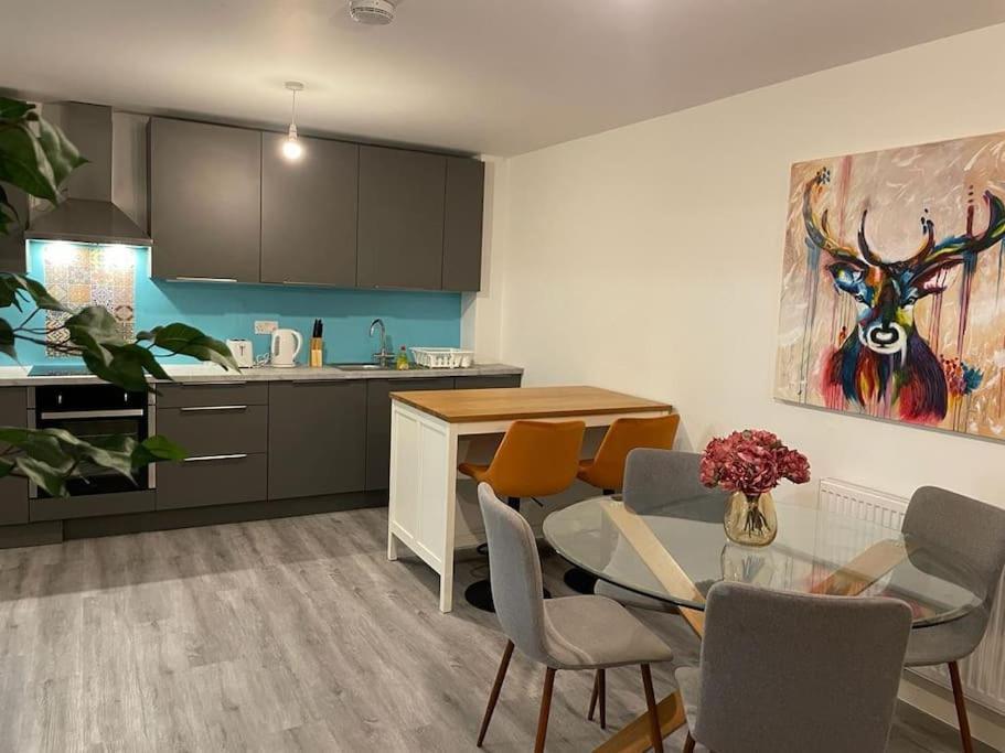 Stunning And Spacious 2Bed Flat In Central Woking Eksteriør bilde