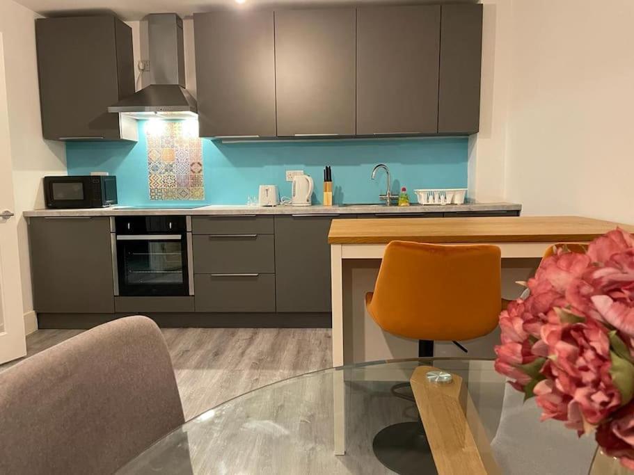Stunning And Spacious 2Bed Flat In Central Woking Eksteriør bilde