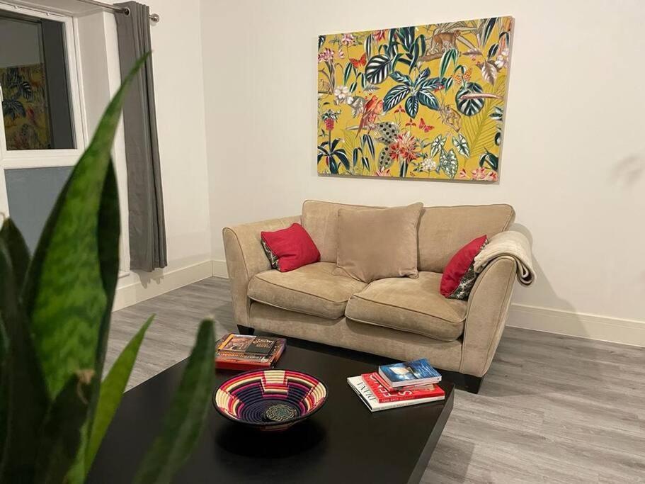 Stunning And Spacious 2Bed Flat In Central Woking Eksteriør bilde