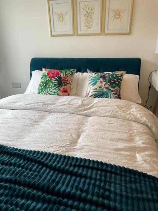 Stunning And Spacious 2Bed Flat In Central Woking Eksteriør bilde